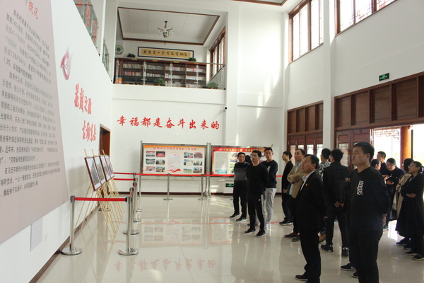 7 参观东岳村文化中心 7 参观东岳村文化中心