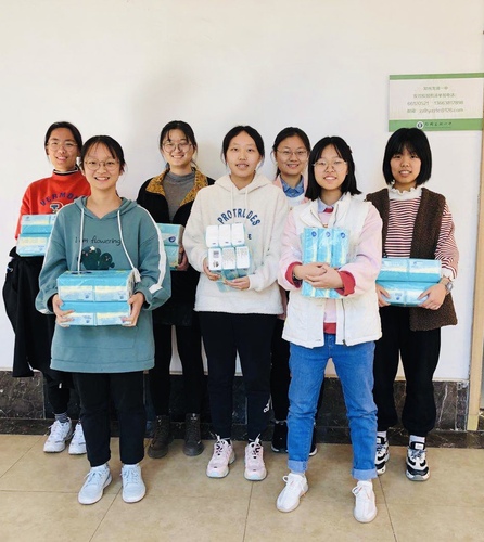 学生领奖 学生领奖