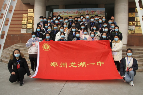 黄河博物馆门口合影 黄河博物馆门口合影