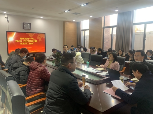 参会教师积极讨论 参会教师积极讨论