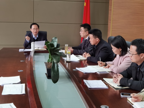 参会人员认真听会 参会人员认真听会