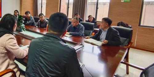 我校中层提高思想工作会 我校中层提高思想工作会