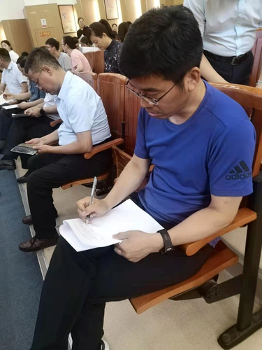 我校教职工签订安全责任书 我校教职工签订安全责任书