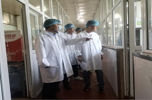 检查食堂窗口 检查食堂窗口