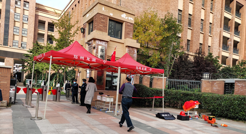 暴徒尾随我校老师欲闯进校园 暴徒尾随我校老师欲闯进校园