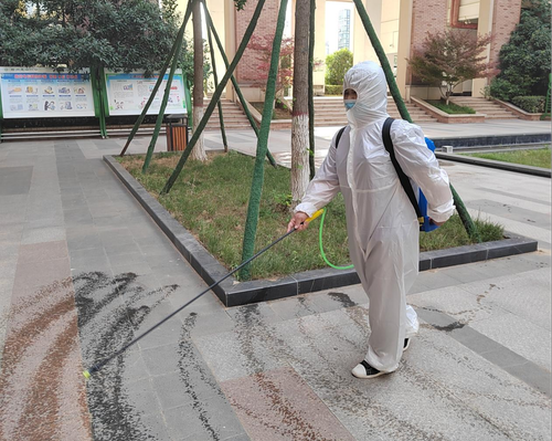 演练结束后勤人员进行消杀 演练结束后勤人员进行消杀