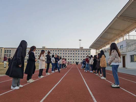 穿针引线 活力满满 穿针引线 活力满满