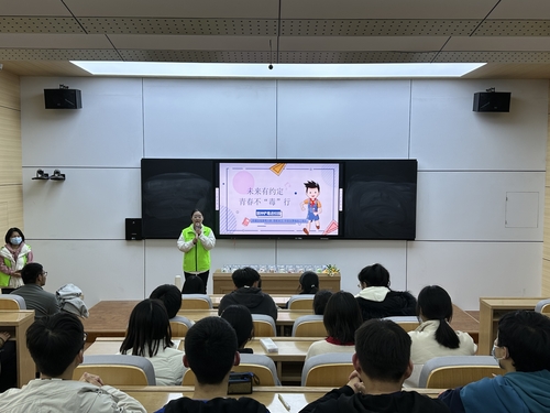 禁毒社工向师生讲解禁毒知识 (3) 禁毒社工向师生讲解禁毒知识 (3)